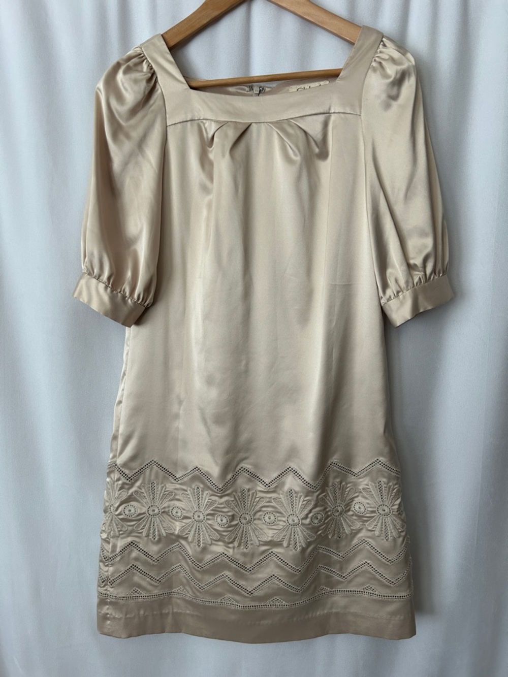 Chloé Luxurious Taupe Silk 3/4 Sleeve Floral Shift Sheath Mini Dress *Size 4* 🌺🌺 - Picture 1 of 9